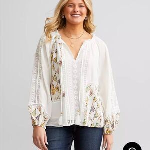 Women's White crochet Bohemian Blouse PTP 24” L 28”